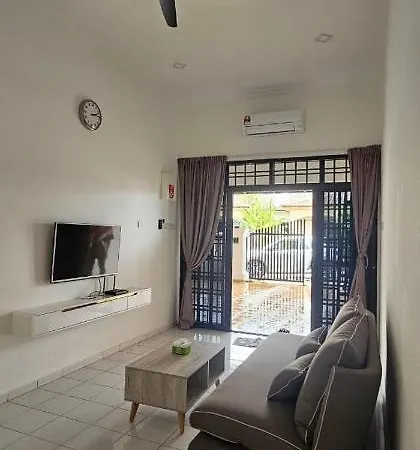 4 Bedroom Homestay @ Mersing Exterior photo