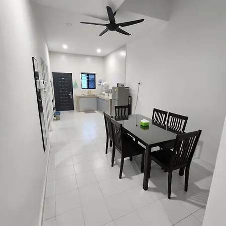 4 Bedroom Homestay @ Mersing Exterior photo