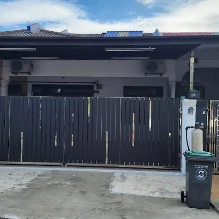 4 Bedroom Homestay @ Mersing Exterior photo