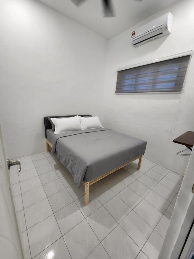 4 Bedroom @ Holiday home *